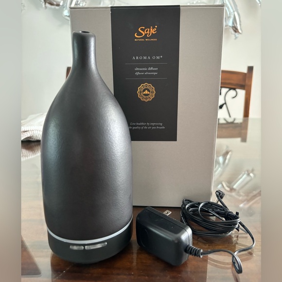 Saje Aroma Om Black Diffuser - Picture 1 of 3